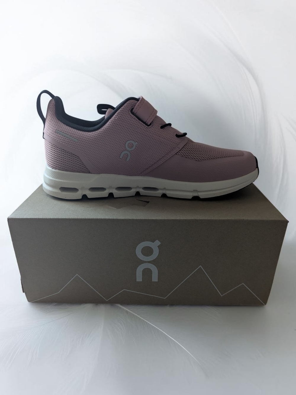 On Cloud Play Kids Preschool Running Sneaker Shoe Size 3